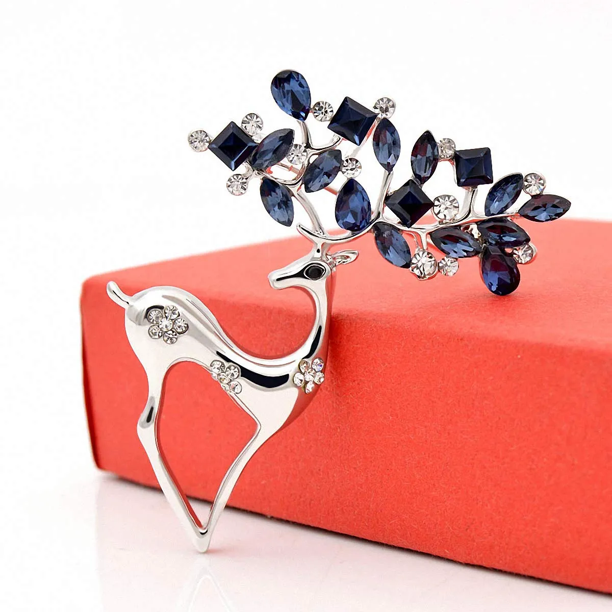 2 Colors Rhinestone Deer Brooches Women Christmas Reindeer Pins Luxury Coat Corsage Jewelry silver