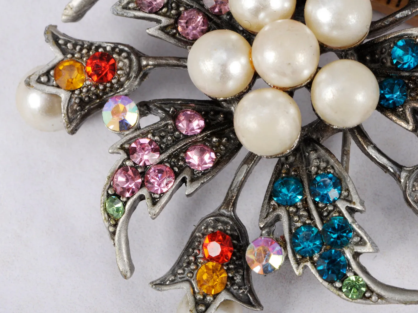 Holiday Flower Wreath Pearl Jewelry Pin Brooch