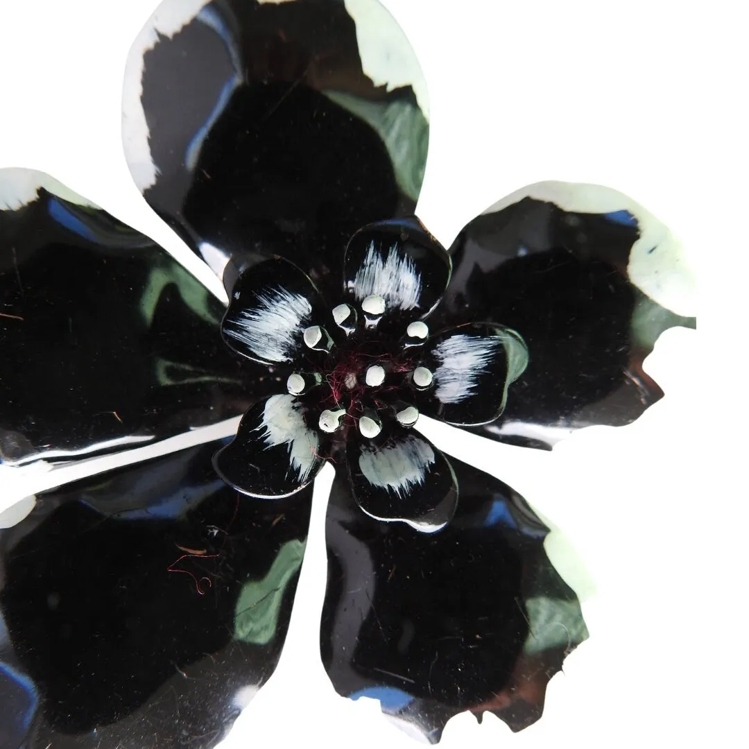 Lot of two black and white vintage enamel flower brooches