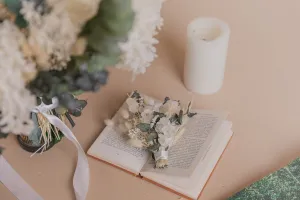 White Hydrangea & Eucalyptus Boutonnieres / Lapel Pin For Men / Groom Pin / Boho Boutonniere / Groom Boutonniere